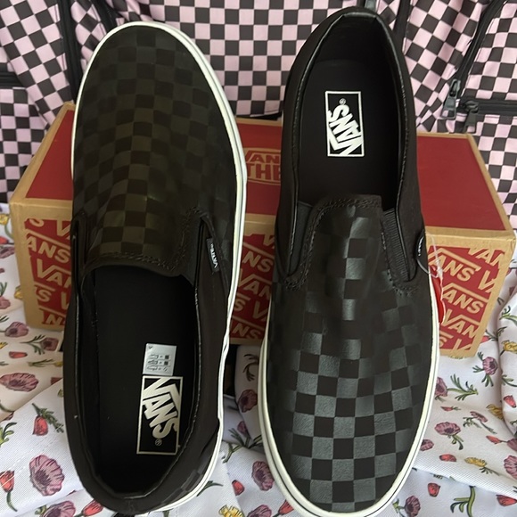 Vans WMNS Classic Slip-On (Checkerboard)Black/Black
VN000EYE276
Sneakers - Picture 13 of 15